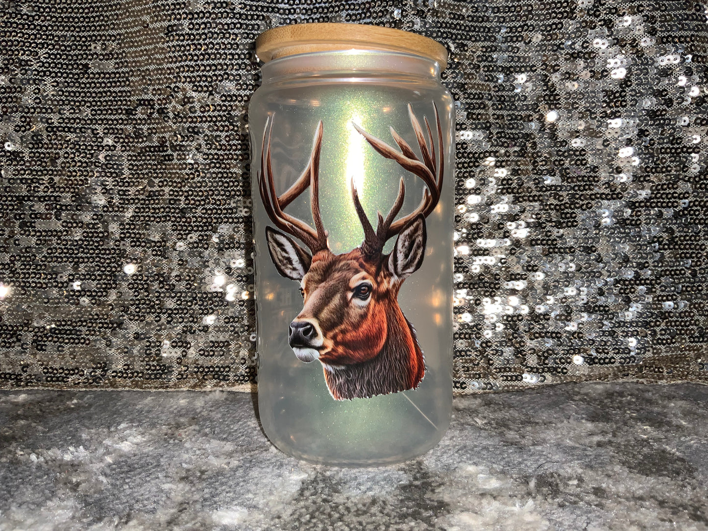 DAD, THE MAN, THE MYTH, THE LEGEND Deer Head -Rainbow Shimmer Colorful Haze Glass Tumbler (Green)