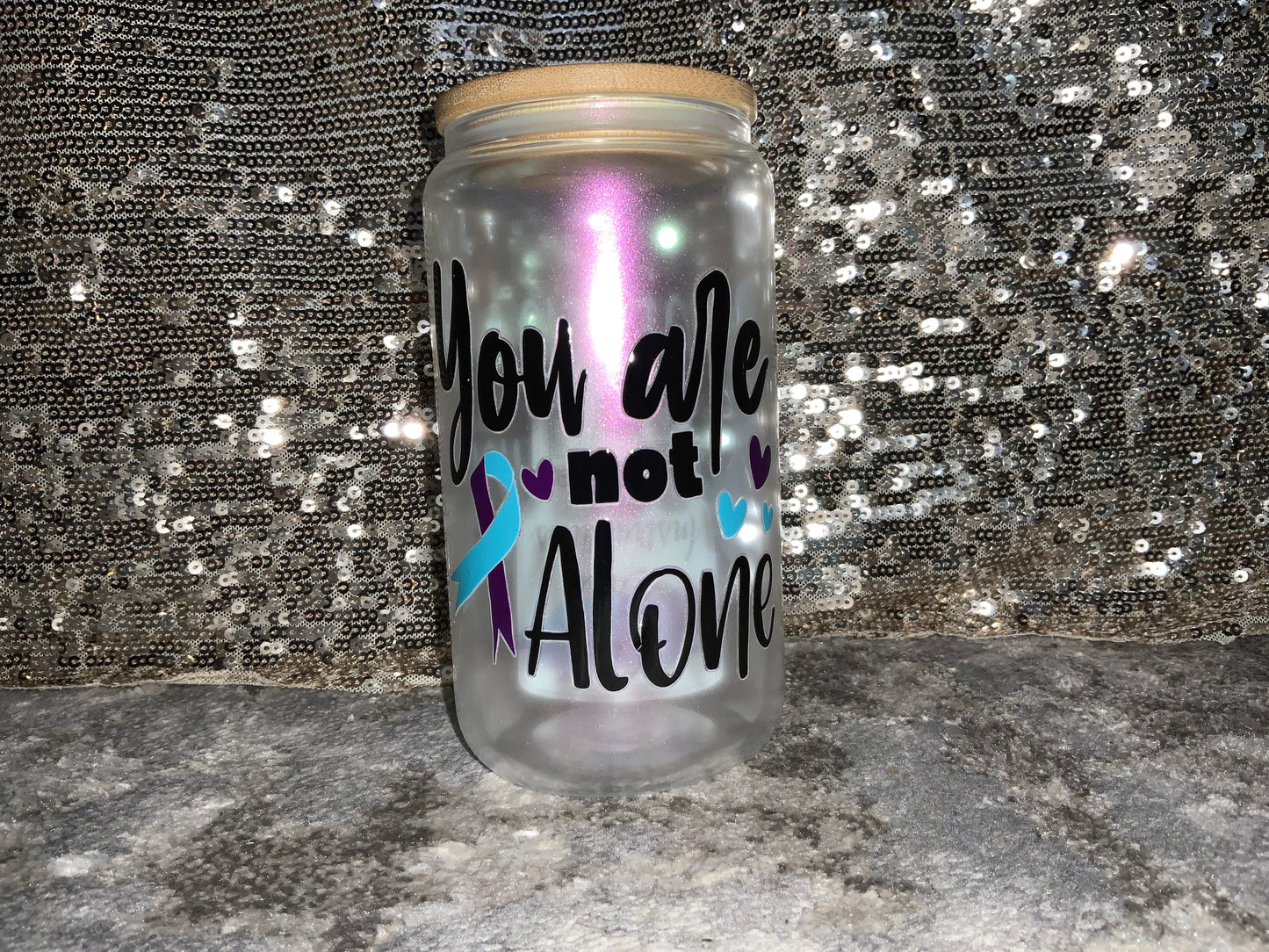 YOU ARE NOT ALONE NEVER GIVE UP -Rainbow Shimmer Colorful Haze Glass Tumbler (Pink)