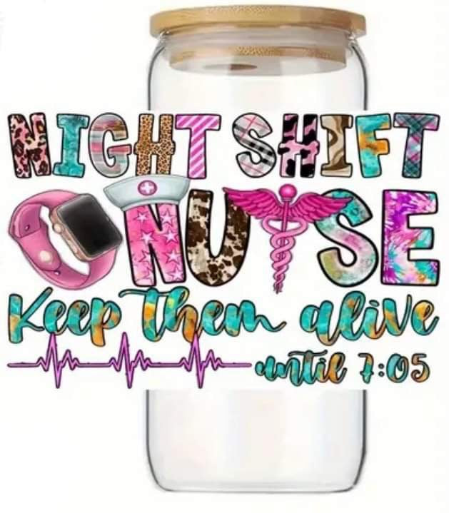 NIGHT SHIFT NURSE Keep Them Alive Til 7:05-Rainbow Shimmer Colorful Haze Glass Tumbler (Pink)