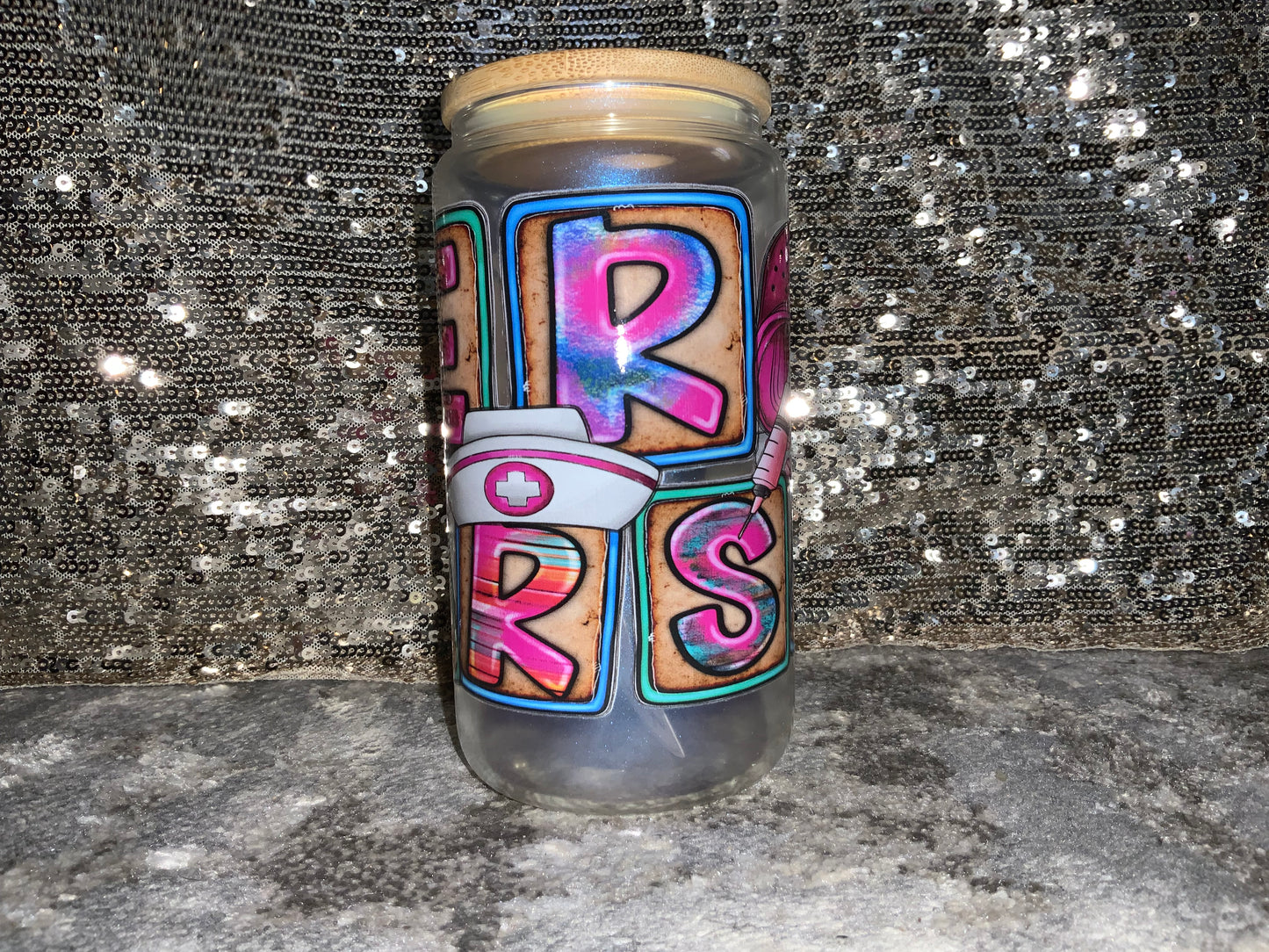 ER NURSE Print -Rainbow Shimmer Colorful Haze Glass Tumbler (Blue)