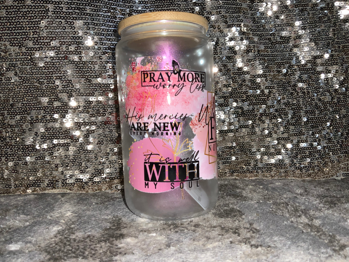 Walk by FAITH NOT BY SIGHT Print -Rainbow Shimmer Colorful Haze Glass Tumbler (Pink)