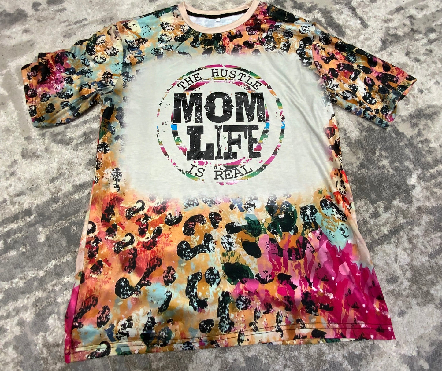 THE HUSTLE IS REAL MOM LIFE-Colorful Cheetah Bleach Printed T-shirt